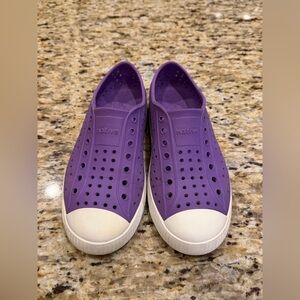 Native Shoes girls size J 4 youth, EUC